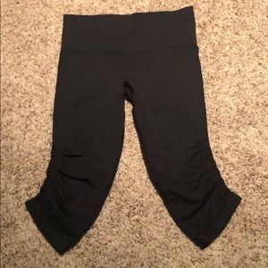 Lululemon Capri length tight - no seams😍